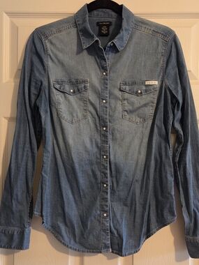 Calvin Klein Jeans Size Small Blue Denim Pearlized Snap Button Long Sleeve Shirt